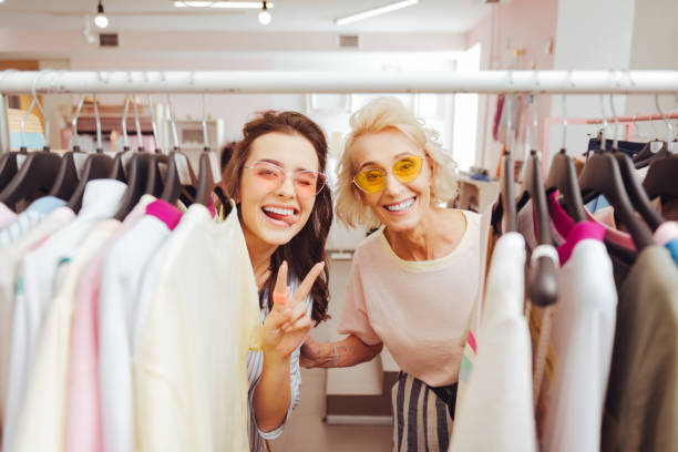 two beautiful women having fun while shopping together - boutique shopping retail mother imagens e fotografias de stock