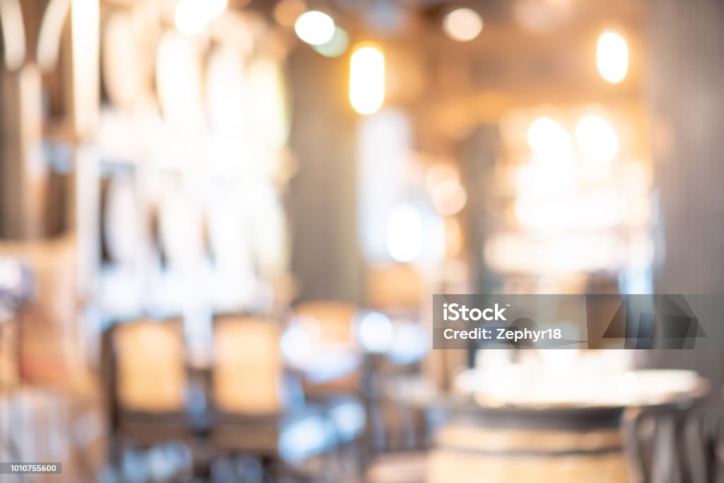 ぼやけているレストランの背景を抽象化します。ぼやけてカフェやテーブル、椅子および他の装飾とコーヒー ショップ。デザイン要素の背景をぼかし。食品および飲料のコンセプトです。 - 抽象的のロイヤリティフリーストックフォト