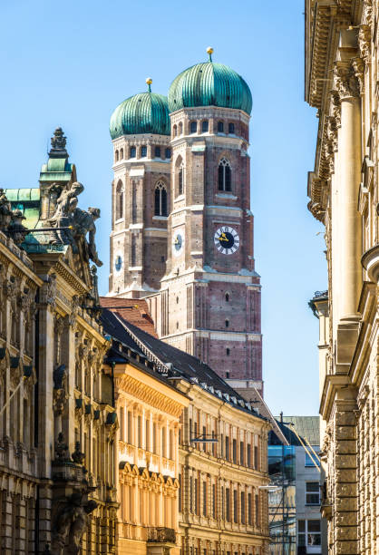 istock Famous Munich Cathedral - Liebfrauenkirche 1010805278