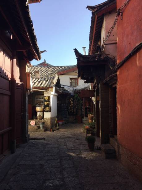 istock Chinese traditional buildings and roofs (Old Town of Lijiang, Yunnan, China) 1010821206