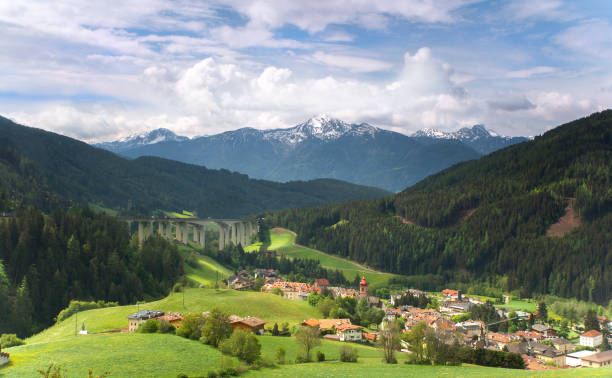 italiaanse alpen - brennerpas stockfoto's en -beelden