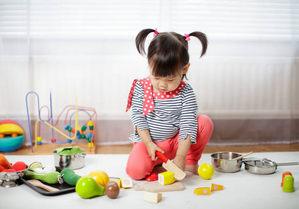 jouet de bébé fille jeu alimentaire - asian cuisine photos photos et images de collection