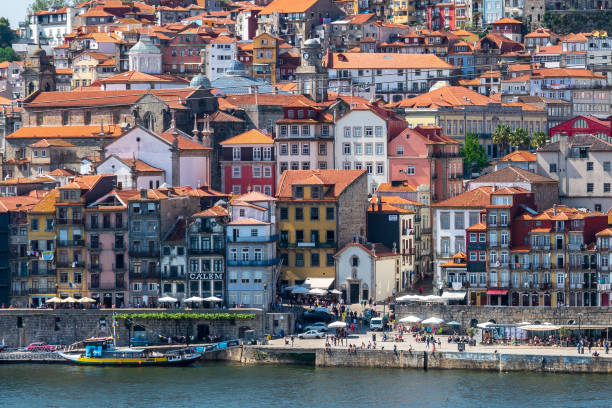istock Riberia district in Porto, Portugal 1011000638