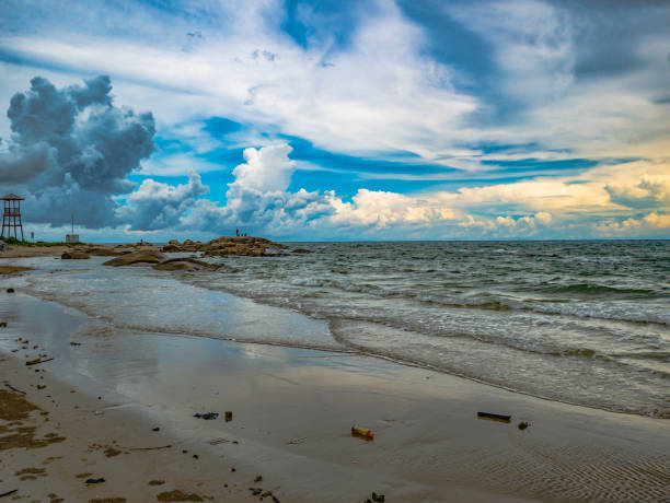 istock Beautiful sunet Sky with endless horizon in Mae Ram Phueng Beach Rayong thailand 1011097694