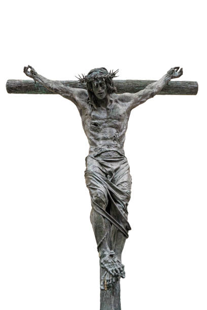 gesù sulla croce isolato su sfondo bianco con percorso di ritaglio - jesus christ cross old statue foto e immagini stock