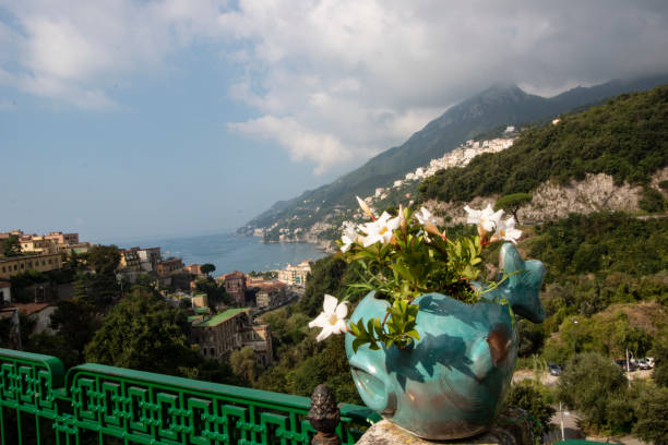 vietri sul mare - ceramics italian culture sorrento pottery photos et images de collection