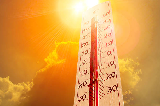 thermomètre dans le ciel, la chaleur - température photos et images de collection