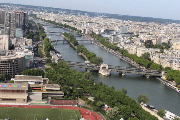 удивительный вид с эйфелевой башни в париже, франция - paris france eiffel tower architecture france стоковые фото и изображения