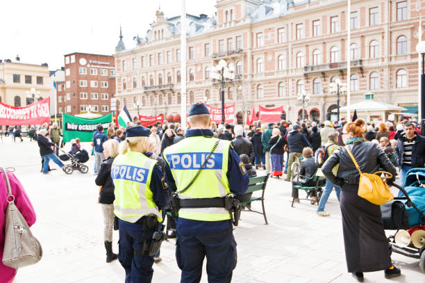 evento del giorno di maggio: polizia svedese a piedi - 7650 foto e immagini stock