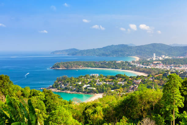 istock Beautiful turquoise sea and blue sky. 1011254482