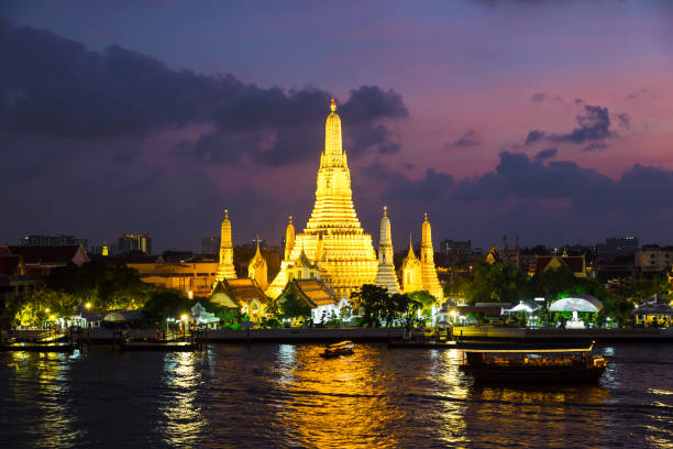 istock Wat Arun Temple at twilight in Bangkok 1011259810