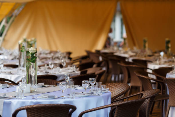 empty wine glasses restaurant interior serving, beautifully served wine glasses - banquet table set restaurant imagens e fotografias de stock