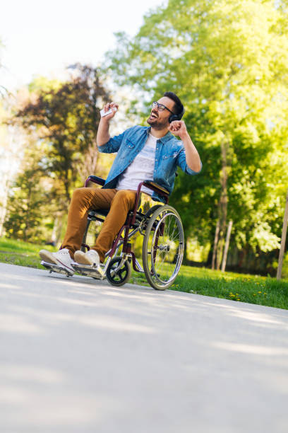 istock Listening music 1011276560
