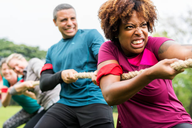 istock Team competing in tug of war 1011284602