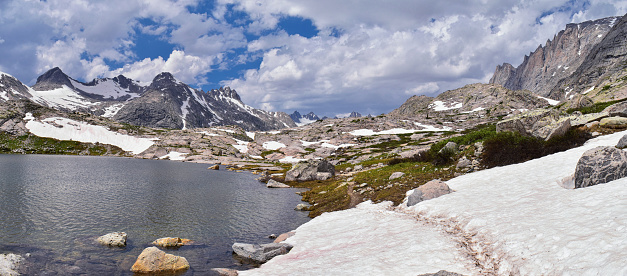 上部ウィンドリバー山脈ロッキー山脈ワイオミング州に沿う 盆地内下ジャン湖景色ホッブズセネカを通り越してエルクハート公園登山口