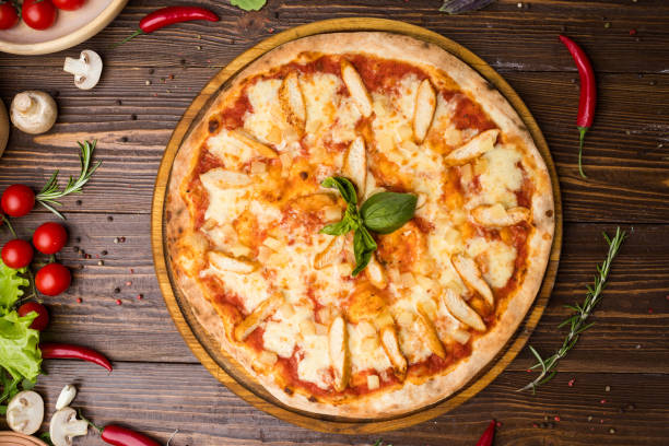 istock Pizza with chicken breast, pineapple and mozzarella cheese 1011324382