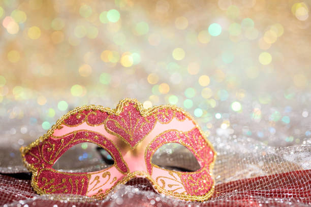 istock Pink carnival mask on bokeh background 1011326770