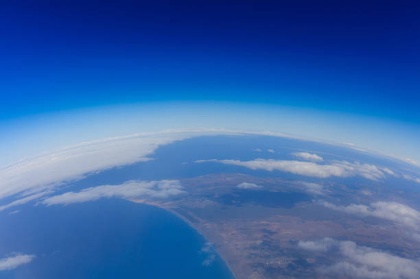 地球の曲率。上からの眺め。 - オゾン層 ストックフォトと画像