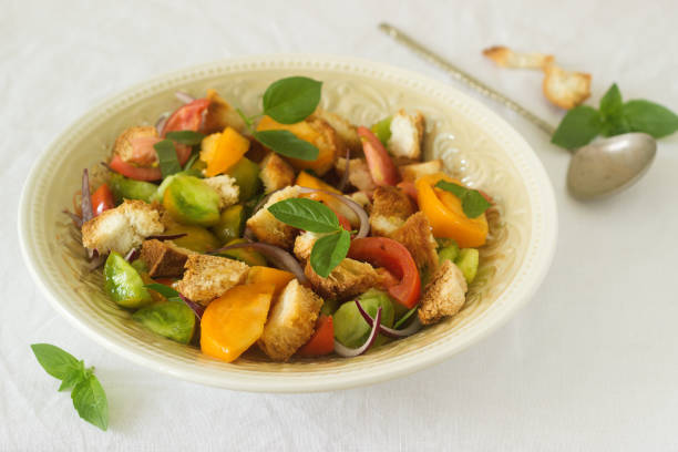 istock Salad of tomatoes and bread panzanella in a round plate on a light background. Rustic style. 1011360980