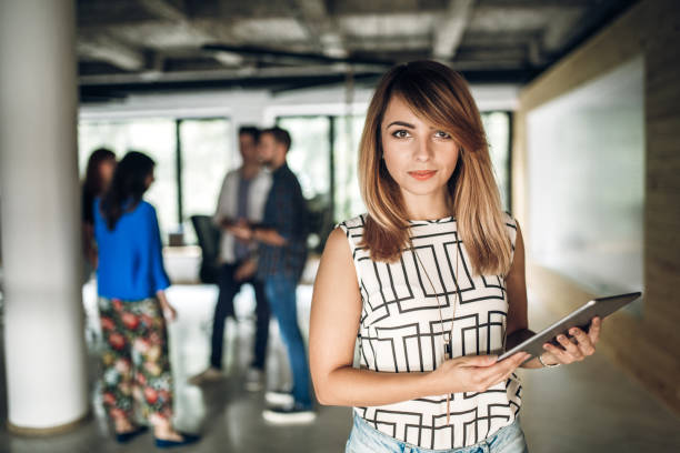 istock Woman teamleader holding a tablet 1011414474