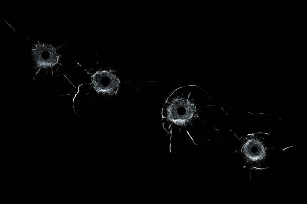 黒に分離された割れたガラス ガラスの複数の弾痕 - bullet hole glass cracked hole ストックフォトと画像