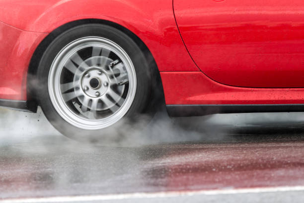 istock Racing on a wet tarmac. 1011442682