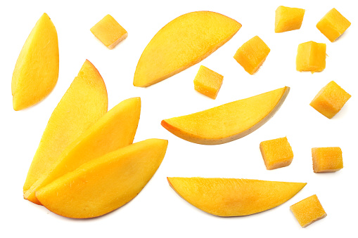 rebanada de mango aislado sobre fondo blanco. alimentos saludables. vista superior photo