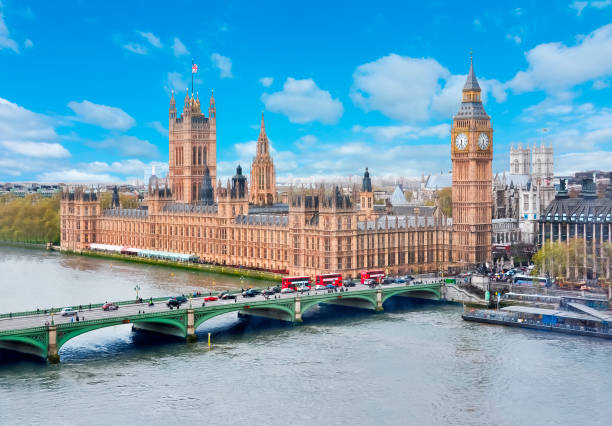 вестминстерский дворец и биг-бен, лондон, великобритания - london england uk travel big ben стоковые фото и изображения