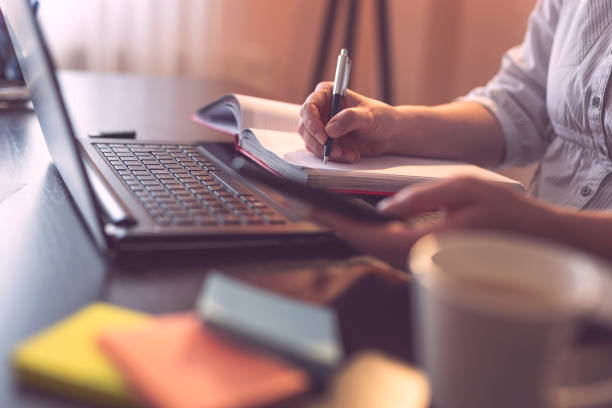 istock Businesswoman writing in a planer 1011514022