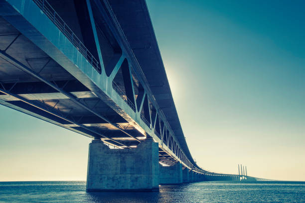 スウェーデンの oresunds 橋 - öresund ストックフォトと画像