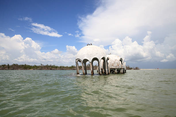 istock Blue sky over the Cape Romano dome house ruins 1011598506