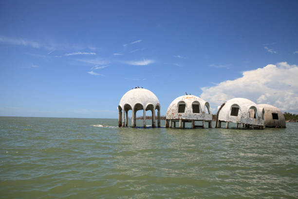 istock Blue sky over the Cape Romano dome house ruins 1011602768