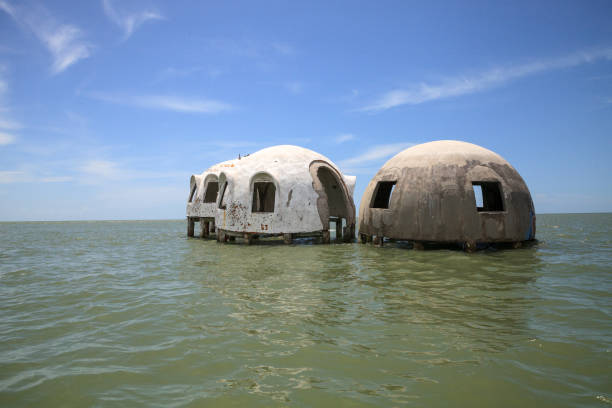 istock Blue sky over the Cape Romano dome house ruins 1011604824