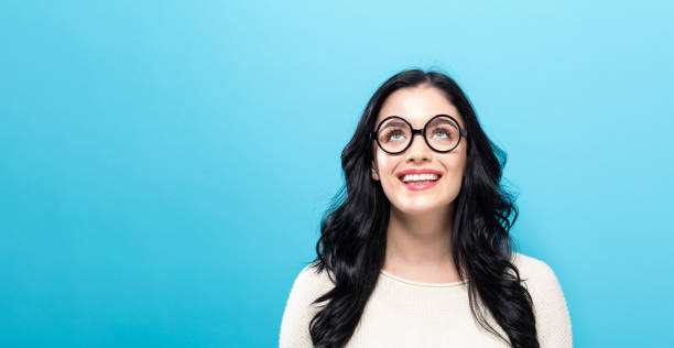 istock Young woman looking upward 1011605854