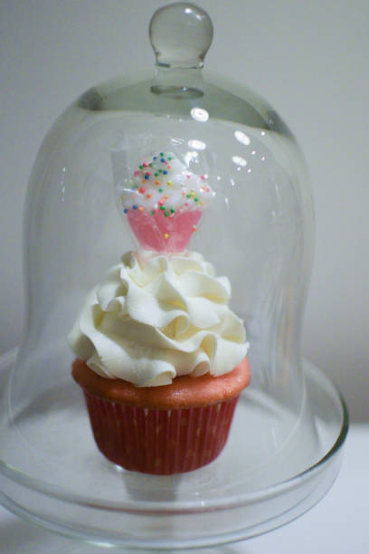 istock Sweetheart Valentine Cupcake 1011636960