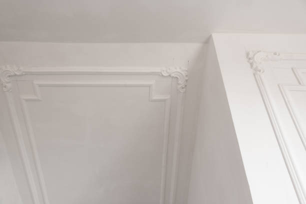 istock plaster molding in the room 1011704612