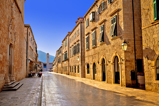 Famosa calle Stradun en vista de Dubrovnik por la mañana, región de Dalmacia, de Croacia photo