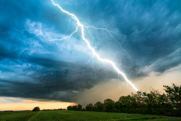 cloud storm sky with thunderbolt over rural landscape - trovão imagens e fotografias de stock