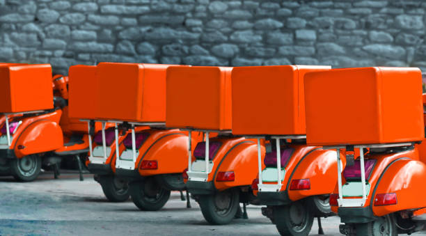 Delivery motorcycle delivery everywhere Online shopping use motorcycle delivery everything everywhere shipping motorcycles stock pictures, royalty-free photos & images