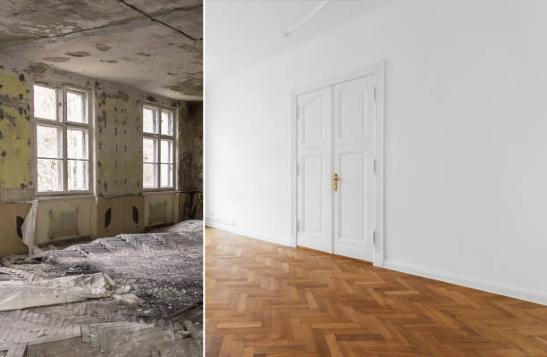 plano de renovação, remodelação de apartamento, quarto antes e depois da modernização- - old paintwork - fotografias e filmes do acervo