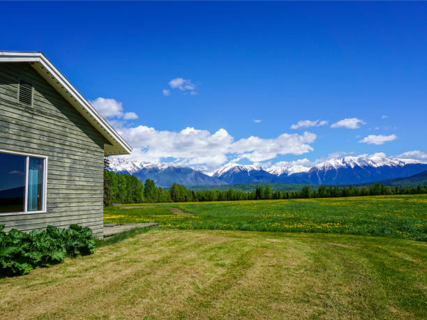 istock Canadian farmhouse 1011789544