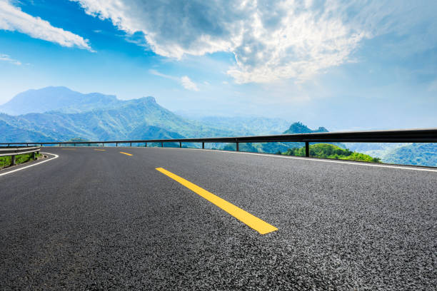 istock Empty asphalt road and beautiful mountain scenery 1011867242