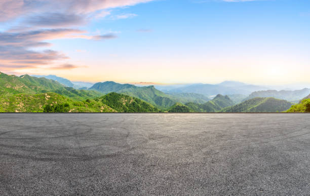 istock Empty asphalt square car tire brakes and mountain scenery 1011870568