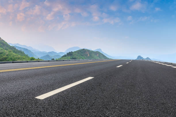 istock Empty asphalt road and beautiful mountain scenery 1011870570