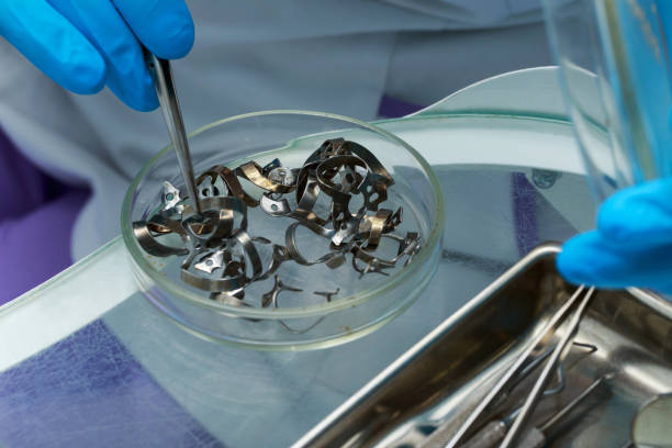 istock Dental set of staples 1011893118