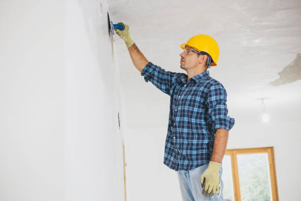 istock Young man finishing a drywall at home 1011905346