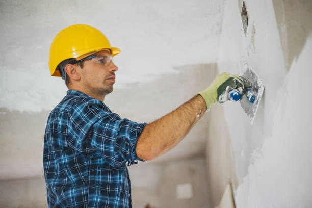 istock Young man finishing a drywall at home 1011905348