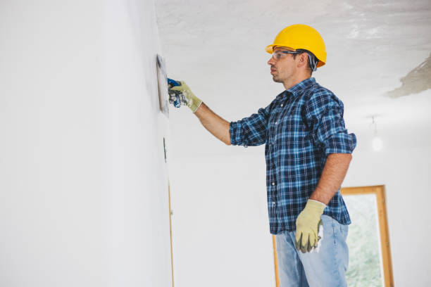 istock Young man finishing a drywall at home 1011905674
