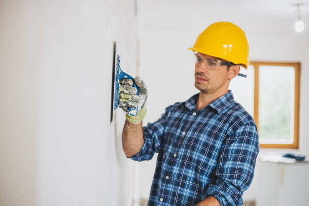 istock Young man finishing a drywall at home 1011910914