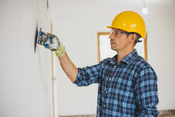 istock Young man finishing a drywall at home 1011910916